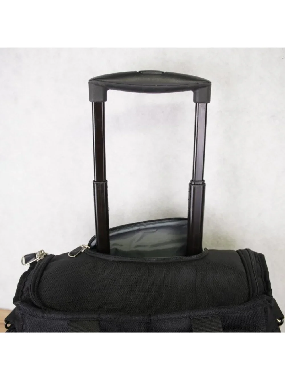 Travelpro WalkAbout Lite Rolling Tote 6413-14 Black 16” x 14” x 9” Working good